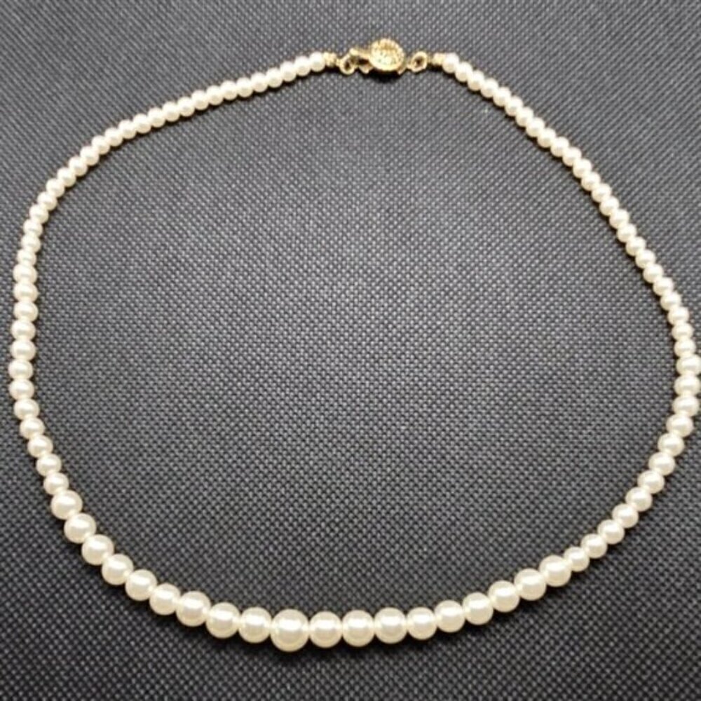 Classic Faux Pearl Necklace & Matching Stud Earring Set Gold Tone Vintage Style - Picture 4 of 6